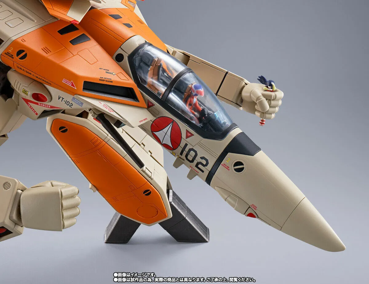 DX Chogokin Macross 1/48 Scale VF-1D Valkyrie & Fan Racer