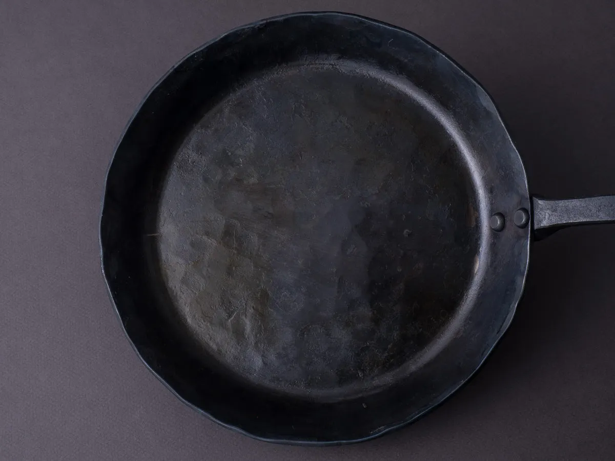 Kanatoko - Wrought Iron Frying Pan - Shallow - 180mm Bottom Diameter